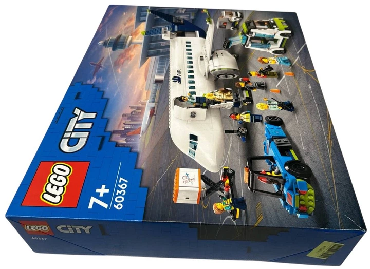 Zestaw klocków LEGO City Samolot pasażerski 913 elementów (60367) (955555915363616) - Outlet - obraz 2