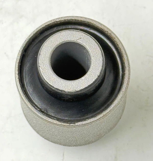 Сайлентблок заднього поздовжнього важеля Q-FIX Q005-1726 OEM 4117A007 MR369662 Lancer Outlander - зображення 3