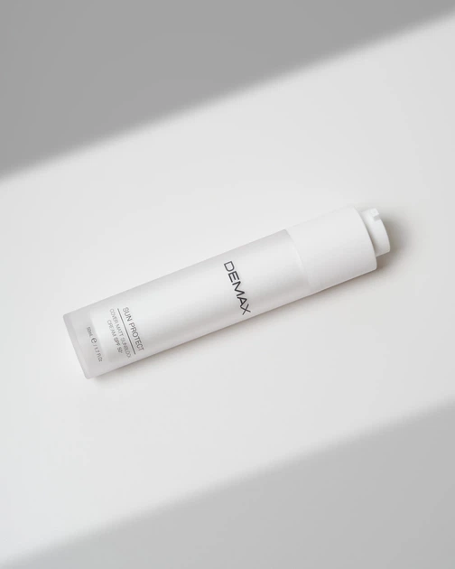 Захисний матуючий санблок Demax professional SPF 50+ легкий сонцезахисний крем з тонуючим ефектом для щоденного використання і тривалого перебування на сонці 50мл - зображення 2