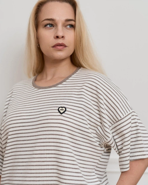Комплект женский капри и футболка в полоску - Plus Size Nicoletta 46602в 2XL бежевий - Фото 2 Комплект женский капри и футболка в полоску - Plus Size Nicoletta 46602в 2XL бежевий - зображення 2
