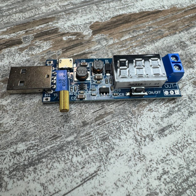 Универсальный DC-DC преобразователь напряжения 3-12В на 1-24В с USB и встроенным вольтметром - изображение 2