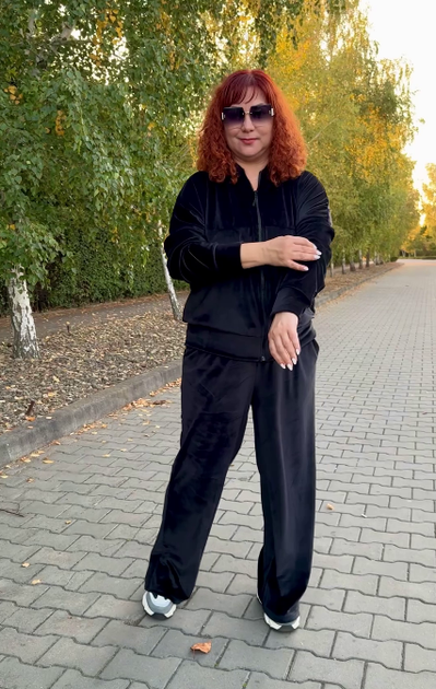 Велюровый женский костюм с прямыми брюками большого размера Черный, 60/62 - Фото 6 Велюровый женский костюм с прямыми брюками большого размера Черный, 60/62 - изображение 6