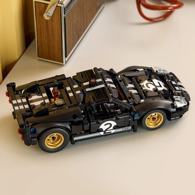 Конструктор LEGO Technic Автомобіль для перегонів Ford GT40 MKII