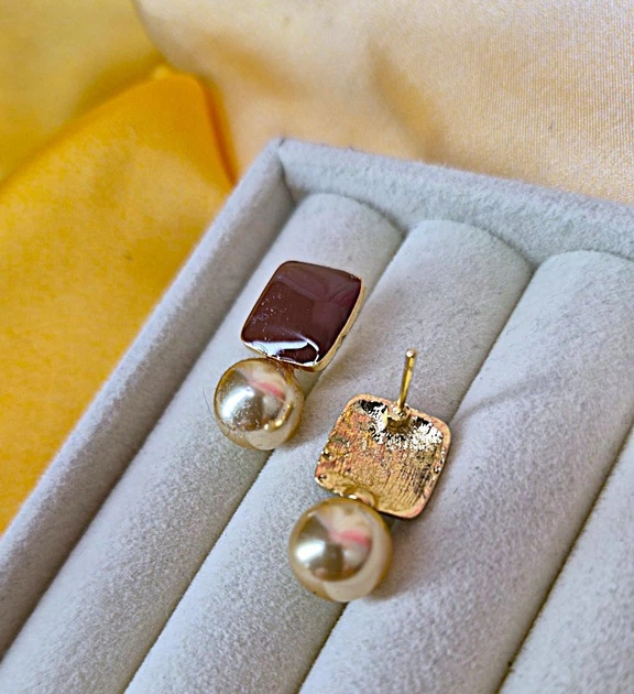 Сережки деликатные подвески 2.2х1.2 см jewelry Коричневые - Фото 5 Сережки деликатные подвески 2.2х1.2 см jewelry Коричневые - изображение 5