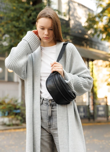 Жіноча шкіряна сумка бананка Sambag Tirso BTT чорнa 31 × 12 × 5 см (81339001) - Фото 4 Жіноча шкіряна сумка бананка Sambag Tirso BTT чорнa 31 × 12 × 5 см (81339001) - зображення 4