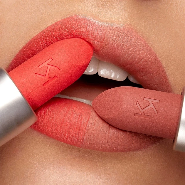 Помада с матовым покрытием KIKO Milano Powder Power Lipstick 02 Indian red, 3,5 г - Фото 4 Помада с матовым покрытием KIKO Milano Powder Power Lipstick 02 Indian red, 3,5 г - изображение 4