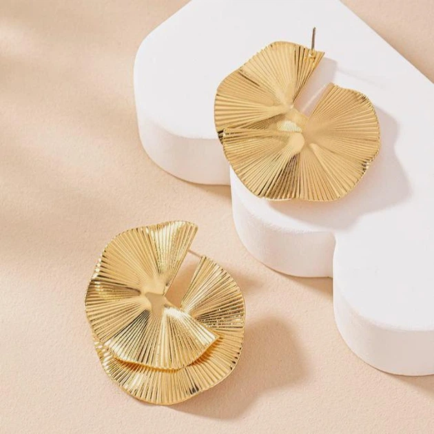 Жіночі сережки Ребристі jewelry Золотисті - Фото 2 Жіночі сережки Ребристі jewelry Золотисті - зображення 2