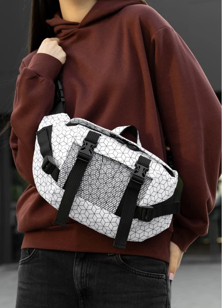 Большая женская поясная сумка бананка Sambag DynamicDart принт "Square" 38×21×7 см (80411150) - Фото 2 Большая женская поясная сумка бананка Sambag DynamicDart принт "Square" 38×21×7 см (80411150) - изображение 2