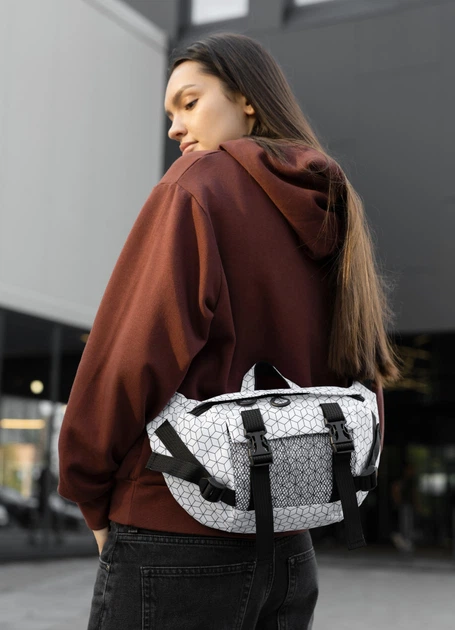 Большая женская поясная сумка бананка Sambag DynamicDart принт "Square" 38×21×7 см (80411150) - Фото 5 Большая женская поясная сумка бананка Sambag DynamicDart принт "Square" 38×21×7 см (80411150) - изображение 5