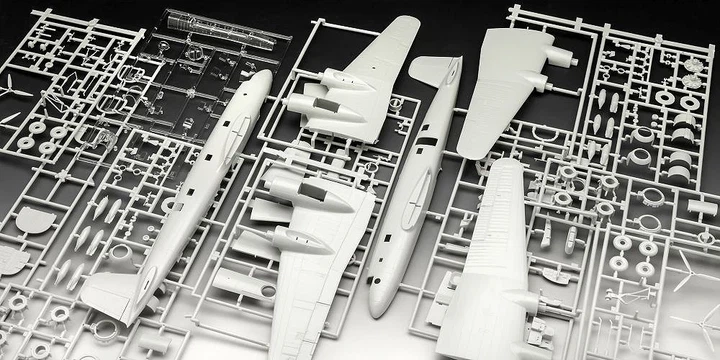 Model do sklejania Revell REV-03777 Samolot Focke-Wulf Fw 200 C-5/C-8 Condor Skala 1:72 240 elementów (4009803037776) - obraz 7