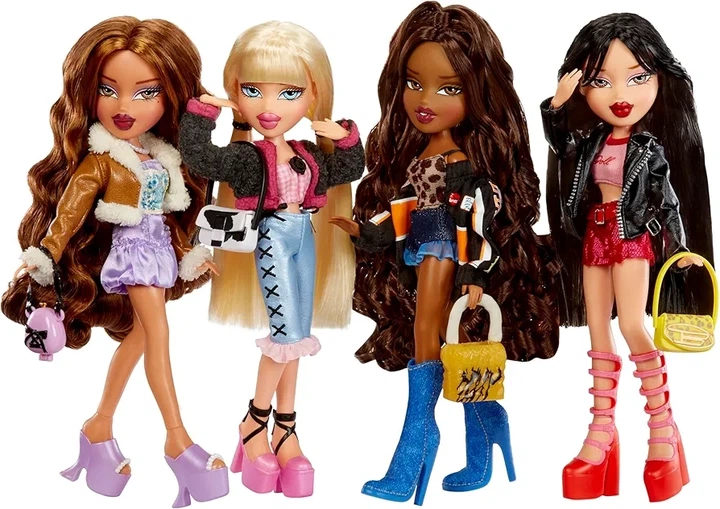 Лялька Bratz Goin' Out! Cloe Братц Хлоя Fashion Doll with Accessories мода та стиль 524199 - Фото 6 Лялька Bratz Goin' Out! Cloe Братц Хлоя Fashion Doll with Accessories мода та стиль 524199 - зображення 6