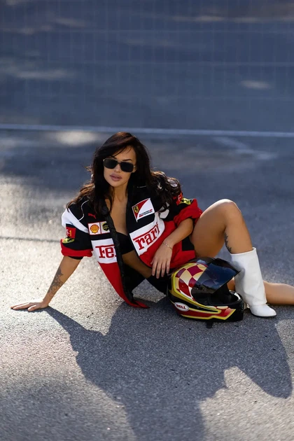 Куртка-бомбер унисекс Ferrari Formula 1, гоночный стиль размер М - Фото 3 Куртка-бомбер унисекс Ferrari Formula 1, гоночный стиль размер М - изображение 3