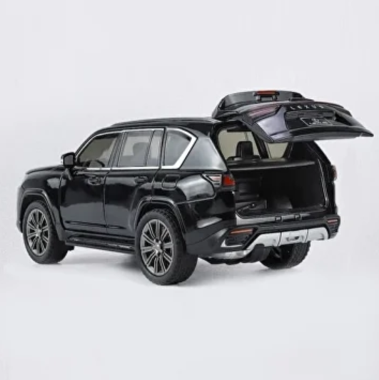 Модель автомобиля Lexus LX 600 в масштабе 1:24 оснащена звуковыми и световыми эффектами и подвижными деталями - Фото 4 Модель автомобиля Lexus LX 600 в масштабе 1:24 оснащена звуковыми и световыми эффектами и подвижными деталями - изображение 4