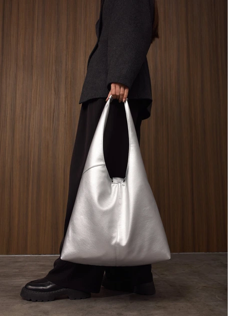 Жіноча сумка Sambag HOBO M срібло 35 х 40 х 8 см (53200003) - Фото 7 Жіноча сумка Sambag HOBO M срібло 35 х 40 х 8 см (53200003) - зображення 7