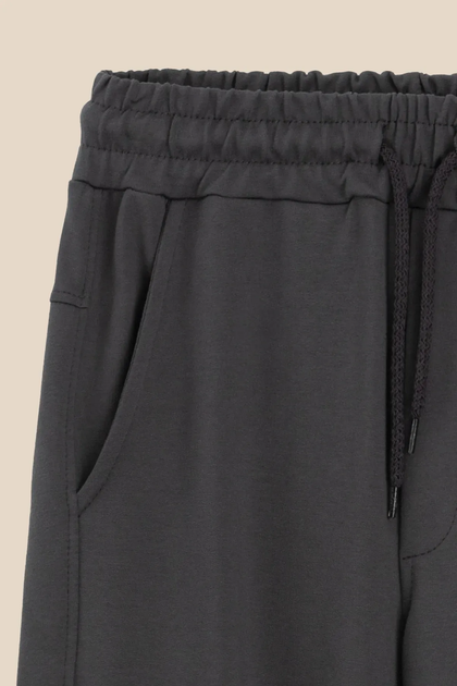 Спортивні штани однотонні для хлопчика LAWA BBC02322 164 см Графітовий shop (2000999456916) - Фото 2 Спортивні штани однотонні для хлопчика LAWA BBC02322 164 см Графітовий shop (2000999456916) - зображення 2