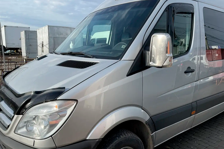 Вітровики клеючі (2 шт, HIC) для Mercedes Sprinter W906 2006-2018 рр - Фото 13 Вітровики клеючі (2 шт, HIC) для Mercedes Sprinter W906 2006-2018 рр - зображення 13