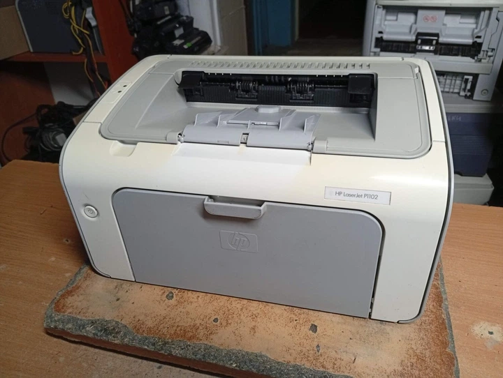 Принтер Б-класс HP LaserJet P1102 / Лазерная монохромная печать / 600 x 600 dpi / A4 / 18 стр/мин / USB 2.0 б/у - изображение 2