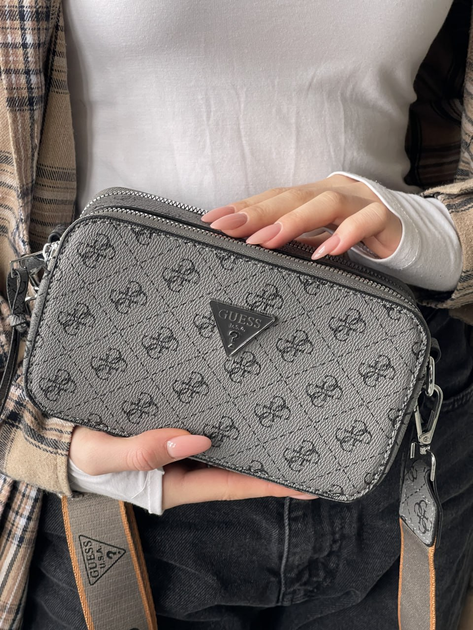 Жіноча сумка Guess еко-шкіра 2 відділення ремінь 130 см світло-сіра 21×13×8,5 см (LUX1103) - Фото 2 Жіноча сумка Guess еко-шкіра 2 відділення ремінь 130 см світло-сіра 21×13×8,5 см (LUX1103) - зображення 2