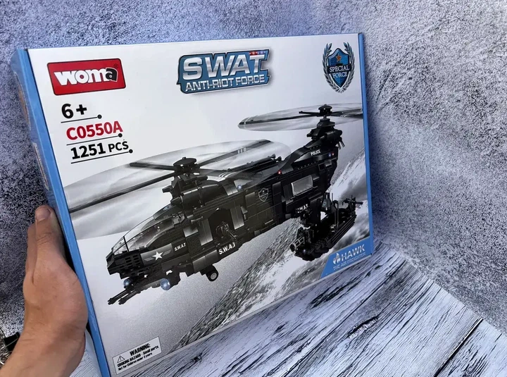 Конструктор SWAT Anti-Riot Force 1251 деталей вертоліт та човен для тактичних ігор 63x36x16 см - Фото 3 Конструктор SWAT Anti-Riot Force 1251 деталей вертоліт та човен для тактичних ігор 63x36x16 см - зображення 3