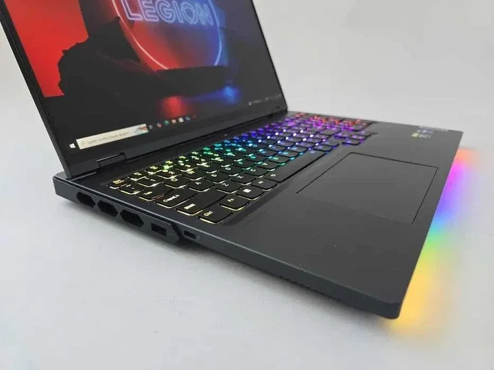 Ноутбук Lenovo LEGION 7 PRO (2024) I9 14900HX/RTX 4090/RAM 16GB/SSD 1TB/240Hz Б\В - Б/В - зображення 2