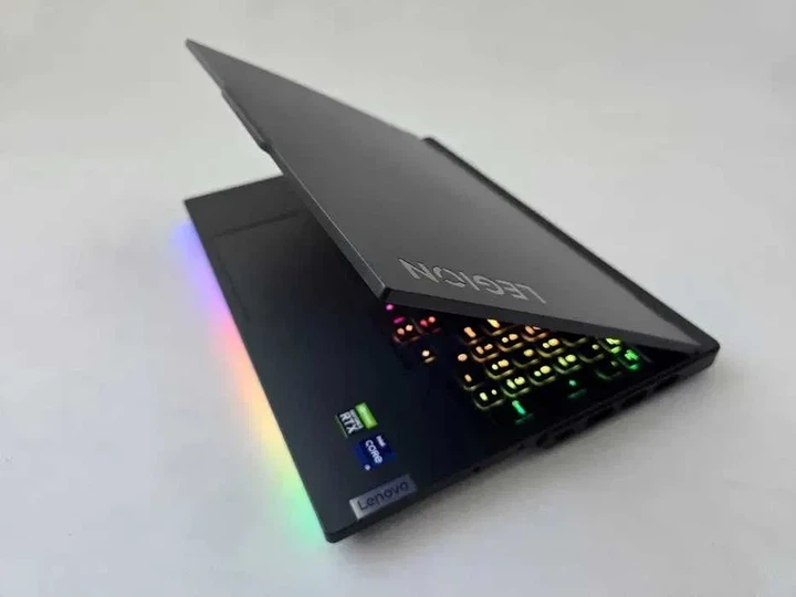 Ноутбук Lenovo LEGION 7 PRO (2024) I9 14900HX/RTX 4090/RAM 16GB/SSD 1TB/240Hz Б\В - Б/В - зображення 5