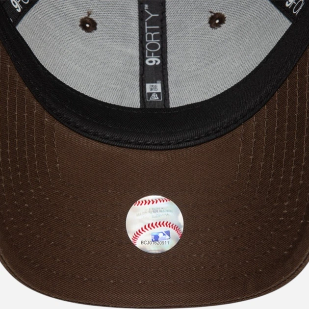 Кепка жіноча New Era Wmns Lge Ess 940 Nyy 60471462 One Size Темно-коричнева (197374041835) - зображення 7