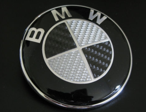 Значки BMW 74 мм. 82 мм черный с белым карбон Эмблемы БМВ на капот и багажник 51148132375 знак - изображение 3