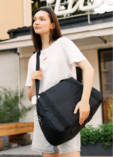 Женская спортивная сумка Sambag Vogue LQH черная тканевая 45 х 26 х 20 см (90221065) - Фото 6 Женская спортивная сумка Sambag Vogue LQH черная тканевая 45 х 26 х 20 см (90221065) - изображение 6