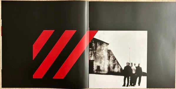 U2 - How To Dismantle An Atomic Bomb (2 пластинки, Юбилейное издание на 20-летие, Альбом, Переиздание, Ремастеринг) - изображение 15