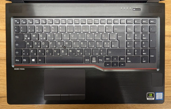 Мобильная рабочая станция Б-класс:Fujitsu Celsius H780 / 15.6
