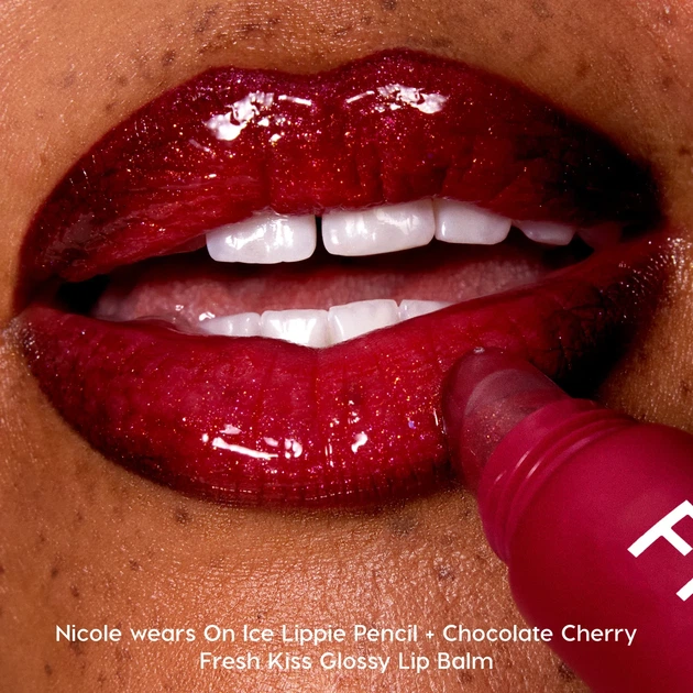 Пептидний бальзам для губ з шимером ColourPop "Chocolate Cherry" Fresh Kiss Shimmer Glossy Peptide Lip Balm - зображення 5