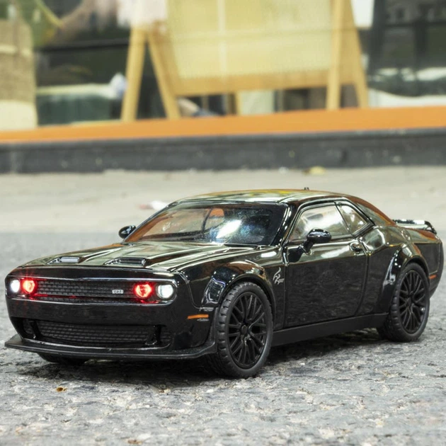 Коллекционная модель автомобиля Dodge Challenger SRT Hellcat металлическая с инерционным механизмом, светом и звуком 1:32 79261 Черный - Фото 3 Коллекционная модель автомобиля Dodge Challenger SRT Hellcat металлическая с инерционным механизмом, светом и звуком 1:32 79261 Черный - изображение 3