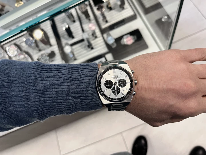 Наручний годинник LORUS RT369KX9 - зображення 2