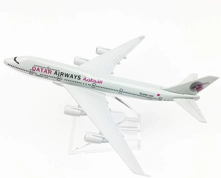 Модель літака Boeing 747 Qatar Airways 1:400 металева лита колекційна модель пасажирського авіалайнера 16 см - Фото 4 Модель літака Boeing 747 Qatar Airways 1:400 металева лита колекційна модель пасажирського авіалайнера 16 см - зображення 4