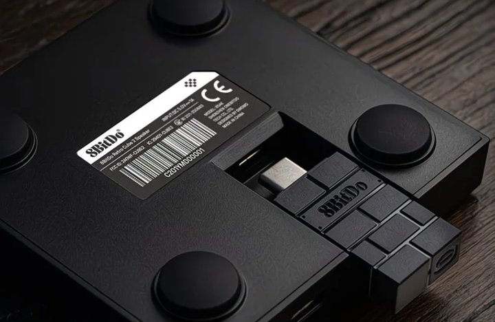Портативна колонка 8BitDo Retro Cube 2 — версія N (NES40) з акумулятором, комбінованим під'єднанням і бездротовим заряджанням - зображення 7