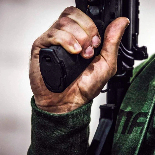 Пістолетна рукоятка Magpul MOE+ Grip для AR-15/M4 (полімер) чорна - Фото 5 Пістолетна рукоятка Magpul MOE+ Grip для AR-15/M4 (полімер) чорна - изображение 5