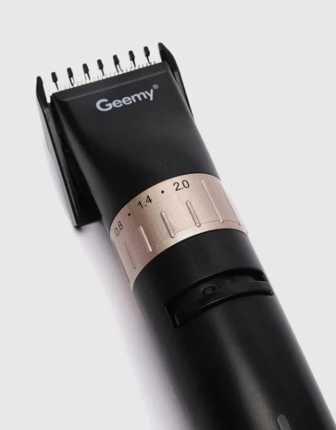 Аккумуляторный мужской триммер Geemy GM 6042 для бороды усов с регулировкой длины машинка для стрижки - изображение 13