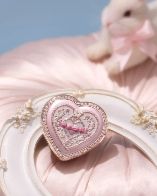 Румяна от Flower Knows Bunny Garden Embossed Blush (03 Ballet Tutu) - изображение 4
