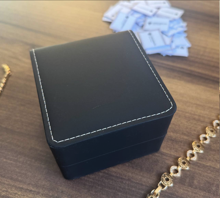 Подарунковий набір прикрас в Кробці GONCHAR & CO. Silver «Black Classic» Картьє, Клевер 2шт браслети + годинник, медсплав 77-730 - зображення 7