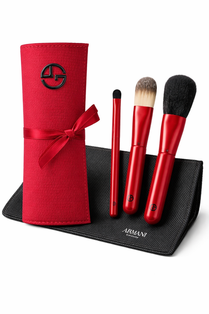 Набор мини-кистов для макияжа лица Armani Beauty Trousse (3 Mini Pinceaux) - Фото 1 Набор мини-кистов для макияжа лица Armani Beauty Trousse (3 Mini Pinceaux) - изображение 1