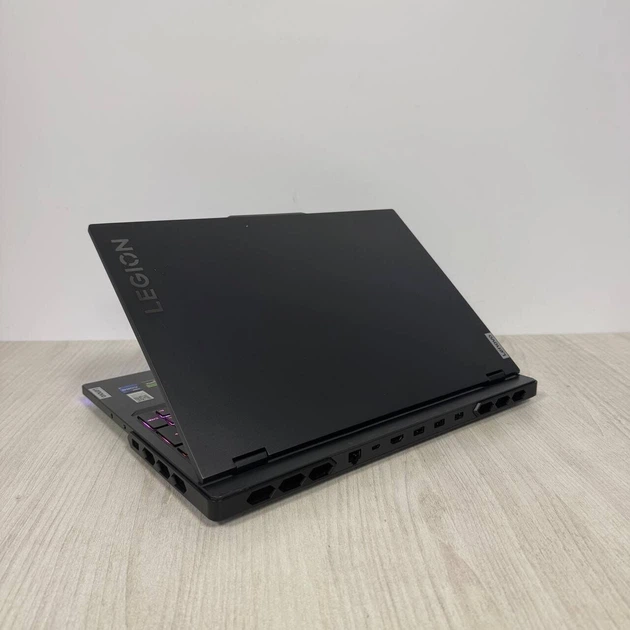 Ігровий ноутбук Lenovo Legion Pro 7 16IRX8H / 16" (2560x1600) IPS / Intel Core i9-13900HX (24 (32) ядра по 3,9 - 5,4 ГГц) / 16 ГБ DDR5 / 1000 ГБ SSD M.2 / nVidia GeForce RTX 4080, 12 ГБ GDDR6, 192-біт / Веб-камера б/в - Фото 6 Ігровий ноутбук Lenovo Legion Pro 7 16IRX8H / 16" (2560x1600) IPS / Intel Core i9-13900HX (24 (32) ядра по 3,9 - 5,4 ГГц) / 16 ГБ DDR5 / 1000 ГБ SSD M.2 / nVidia GeForce RTX 4080, 12 ГБ GDDR6, 192-біт / Веб-камера б/в - зображення 6