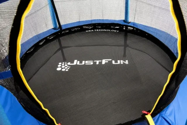 Батут Just Fun 140 см – сине-желтый, внутренняя сетка (без лестницы) – идеально подходит для 1 ребенка. - изображение 7