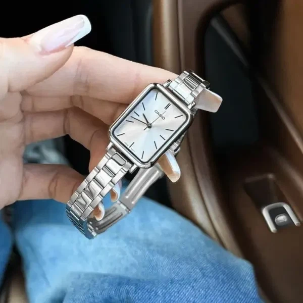 Casio LTP-V009D-4E жіночий кварцовий годинник сталевий браслет рожевий циферблат водозахист 30 м - зображення 4