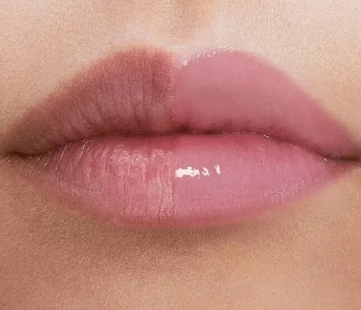 Бальзам для губ Yves Saint Laurent Loveshine Candy Glow balm 1B pink sunrise 1.3 g mini. - Фото 4 Бальзам для губ Yves Saint Laurent Loveshine Candy Glow balm 1B pink sunrise 1.3 g mini. - изображение 4