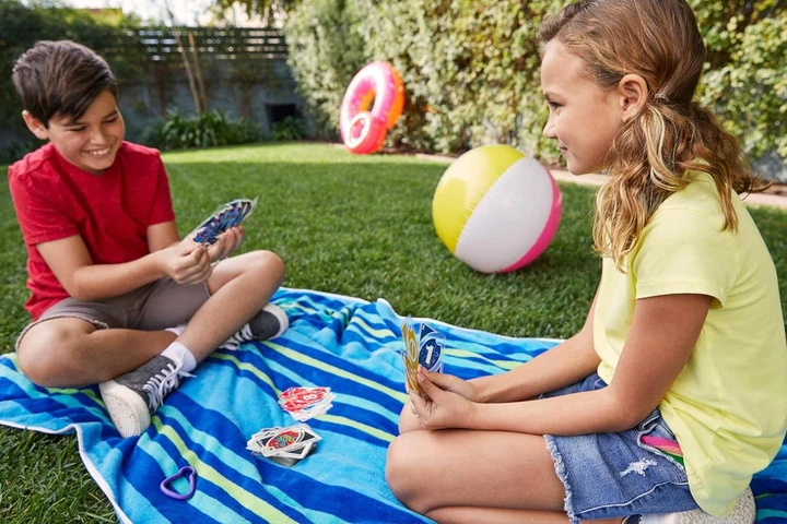Настольная игра УНО Mattel Games UNO Splash Card Game with Waterproof Cards - изображение 6