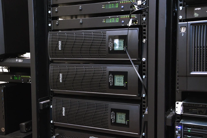 Джерело безперебійного живлення EnerGenie EG-UPSRACK-13 3000VA - зображення 7
