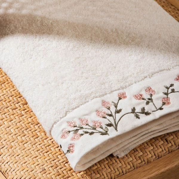 Рушник Homla Tiana з вишитими рожевими квітами 70 x 130 см (5906496770159) - зображення 4