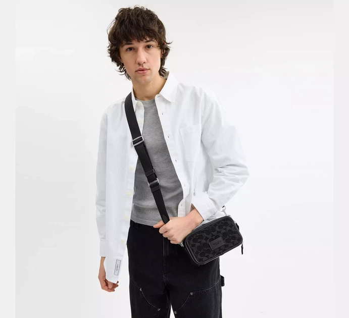 Чоловіча шкіряна сумка Coach Wyatt Crossbody Bag In Signature Denim чорна - Фото 2 Чоловіча шкіряна сумка Coach Wyatt Crossbody Bag In Signature Denim чорна - зображення 2