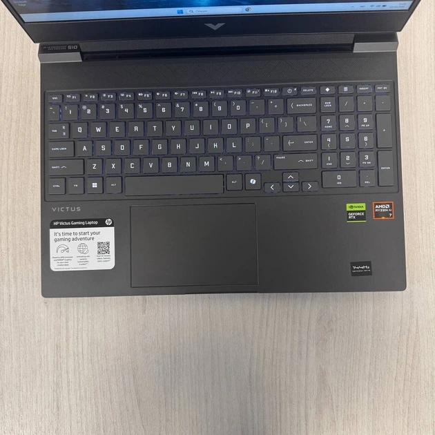 Игровой ноутбук HP Victus 15-fb3001nr / 15.6" (1920x1080 ) IPS / AMD Ryzen Al 7 350 (8 (16) ядер по 2.0 - 5.0 GHz) / 16 GB DDR5 / 512 GB SSD / nVidia GeForce RTX 5060, 8 GB GDDR7, 128-bit / WebCam б/у - изображение 3