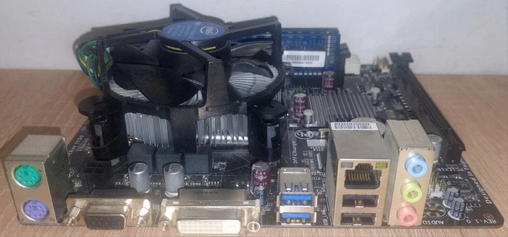 Комплект: Материнська плата Gigabyte GA-H81M-S2V / Intel Core i5-4440 (4 ядра по 3,1 - 3,3 ГГц) / 8 ГБ DDR3 / Intel HD Graphics 2500 / Роз'єм LGA1155 / Кулер б/в - Фото 3 Комплект: Материнська плата Gigabyte GA-H81M-S2V / Intel Core i5-4440 (4 ядра по 3,1 - 3,3 ГГц) / 8 ГБ DDR3 / Intel HD Graphics 2500 / Роз'єм LGA1155 / Кулер б/в - зображення 3
